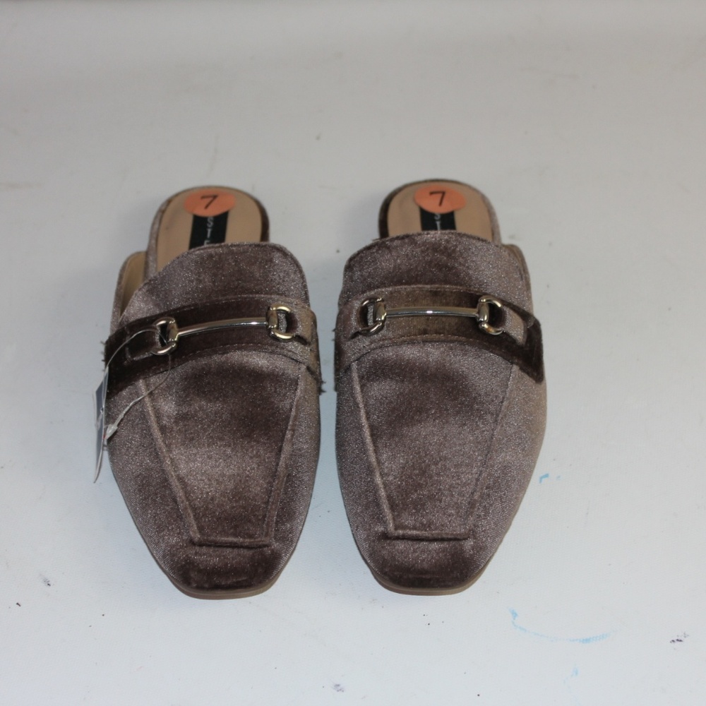 Steve by Steve Madden Velvet Mules Size 7 M